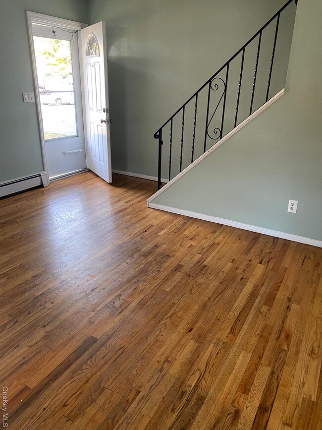 Photo - 16 W 18th St