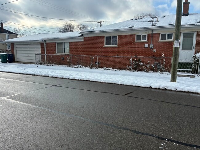 Photo - 1353 Stewart Ave