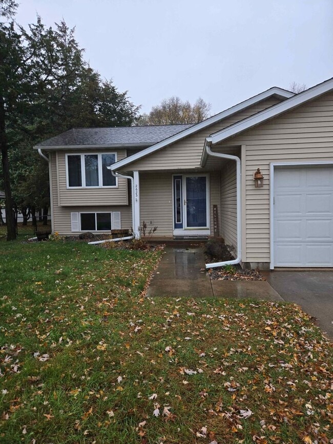 Photo - 2623 Edgewood Ln