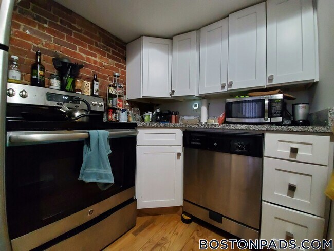 Photo - 168 Northampton St Unit 2