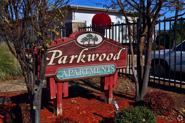 Signage - Parkwood Apartments