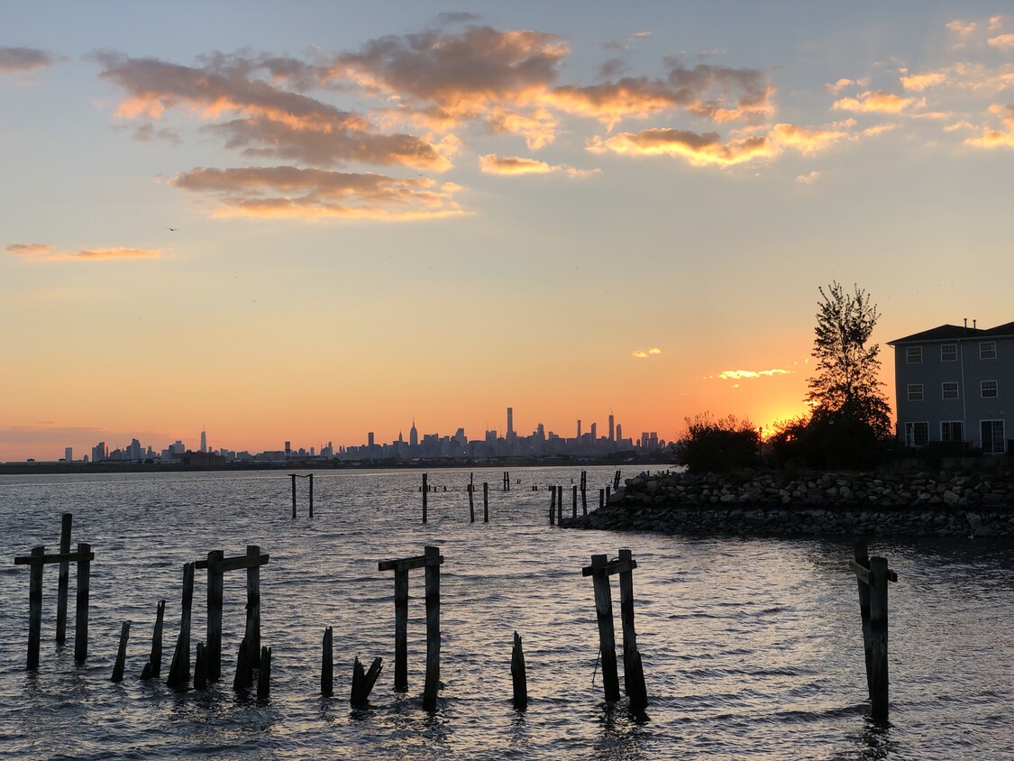 Photo - 143 Admiral Ln (The Bronx, NY)