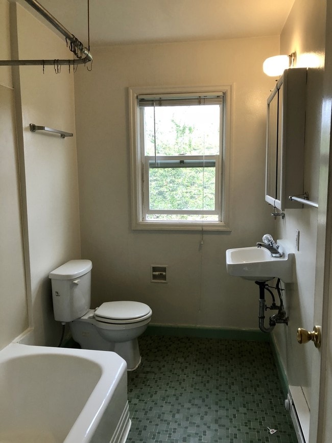 Photo - Carolyn Court Apartments