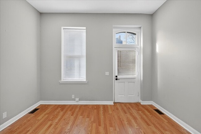 Building Photo - 2024 S 11th St Unit 2024 1st Floor