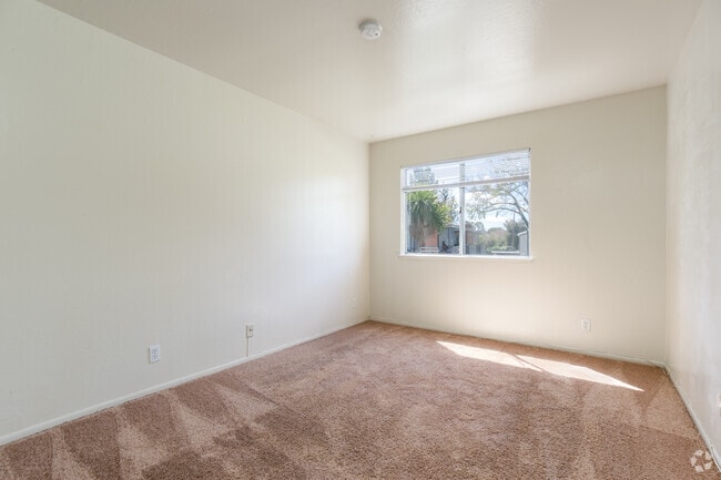 1BR, 1BA- 650SF