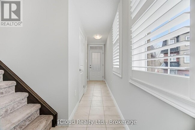 Photo - 445 Ontario St S