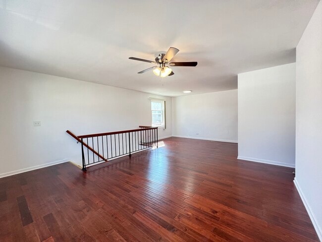 358 Farmingdale Cir