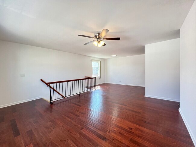 Photo - 358 Farmingdale Cir