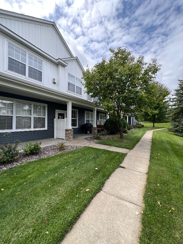 Building Photo - 6841 Narcissus Ln N