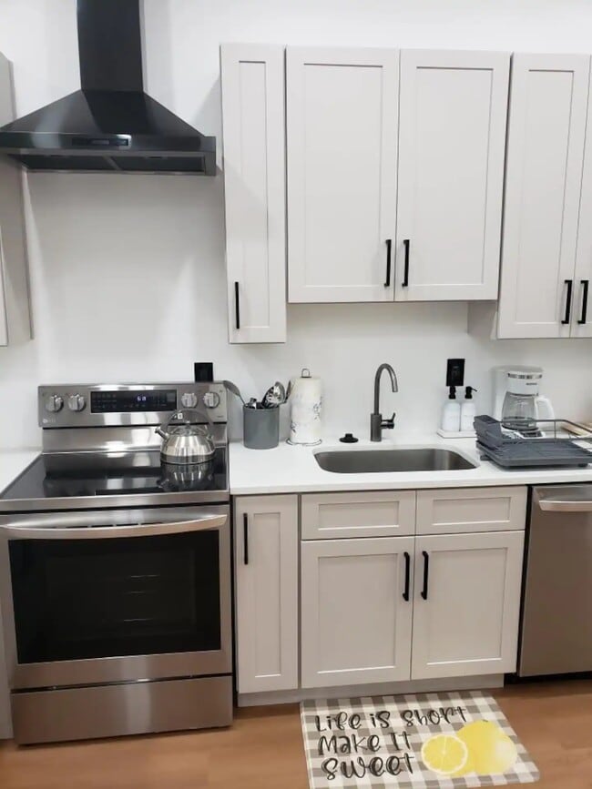 Photo - 1000 Longley Ave NW