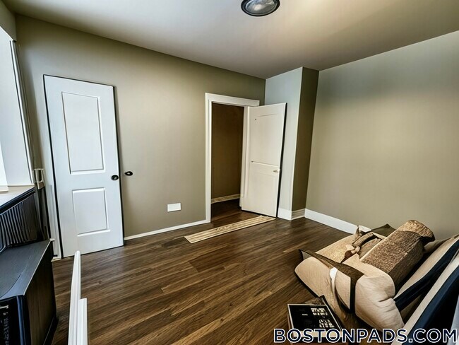 Photo - 16 Lakeville Rd Unit 1