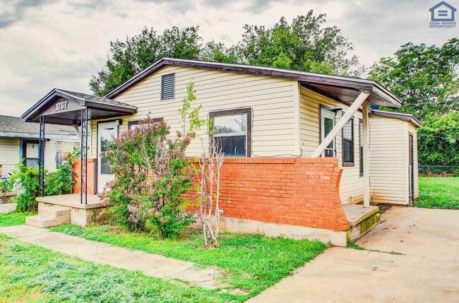 Photo - 1757 SW 13th St