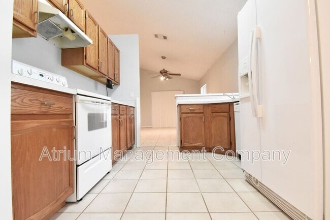 Photo - 277 Lakebreeze Cir