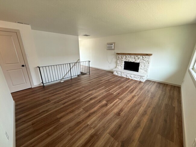 Photo - 323 E Wabash Ave Unit 325