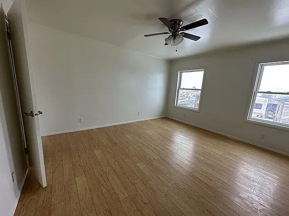 Photo - 205 Holland Ln