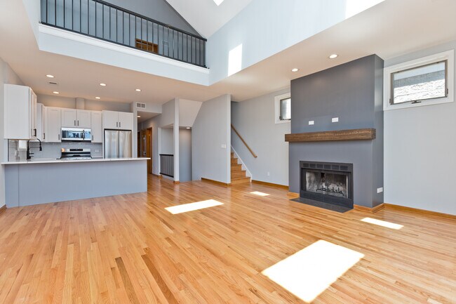 Photo - 2338 N Greenview Ave Unit 3