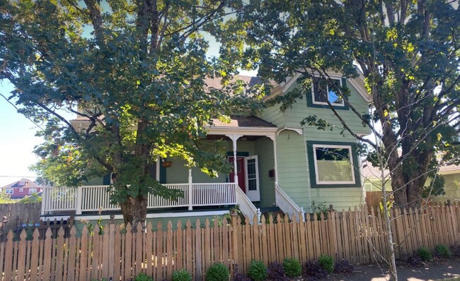 Building Photo - 5522 SE Ramona St