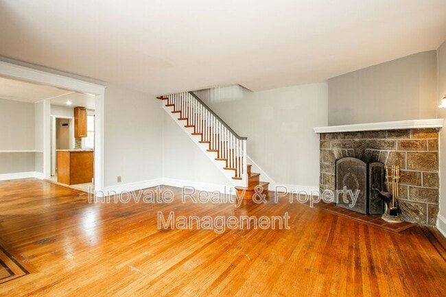 Photo - 3331 W Penn St