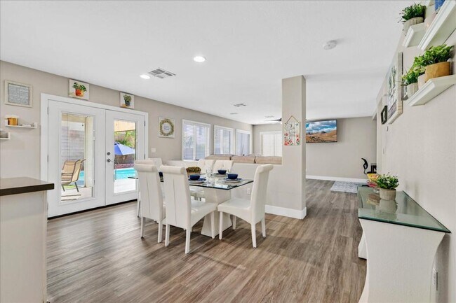 Photo - 2735 Peekskill Ave