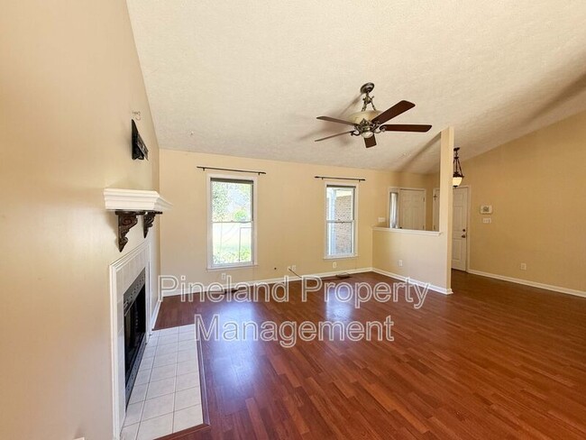 Photo - 107 Whitechapel Ln