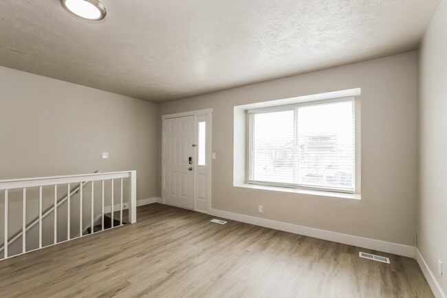 Photo - 76 W Stauffer Ln