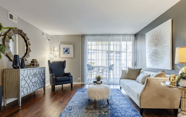 Lakeside Apartments