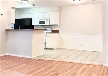 Photo - 9901 Hundred Oaks Cir Unidad A