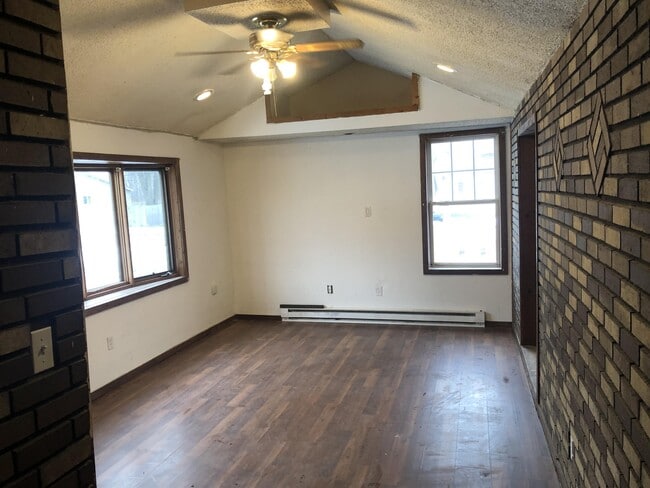345 Walnut St