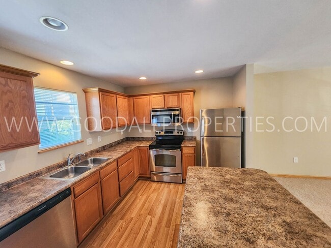 Photo - Wonderful Special, Wont Last!! 2 Bedroom, 2 1/2 Bath Townhome in Urbandale.