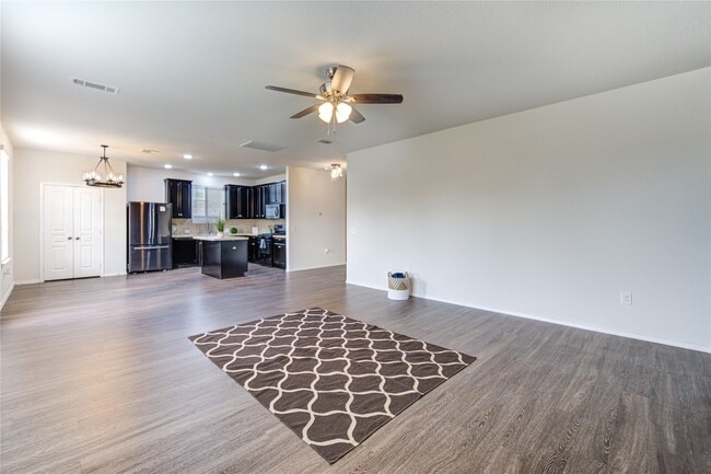 Photo - 5027 Brewcastle Ln