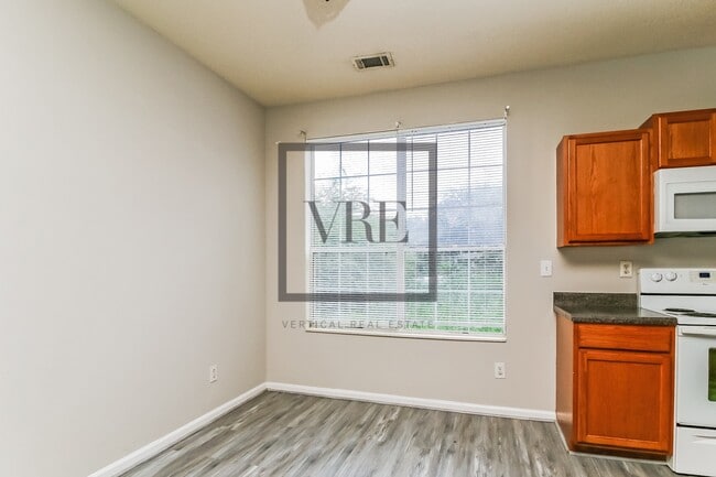6517 Chestnut Lake Crossing