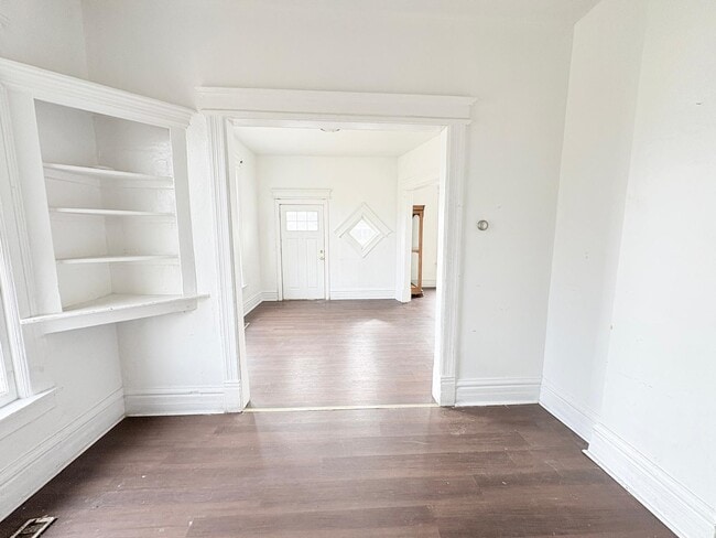 Photo - 833 N Michigan St