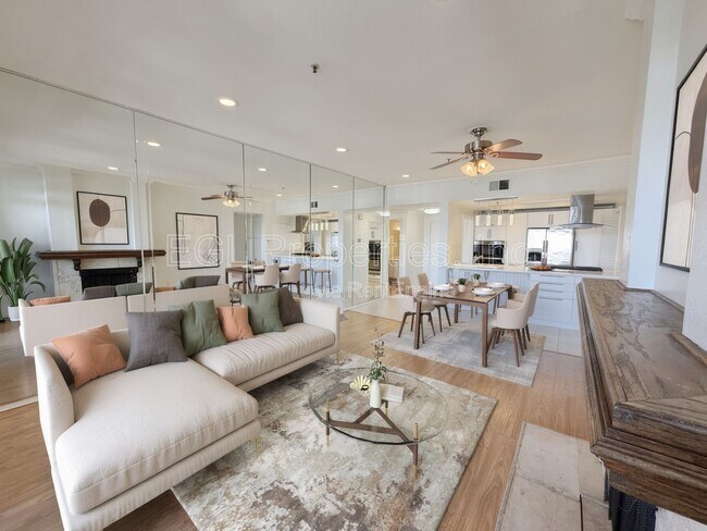 Building Photo - 2559 Plaza del Amo Unit 205