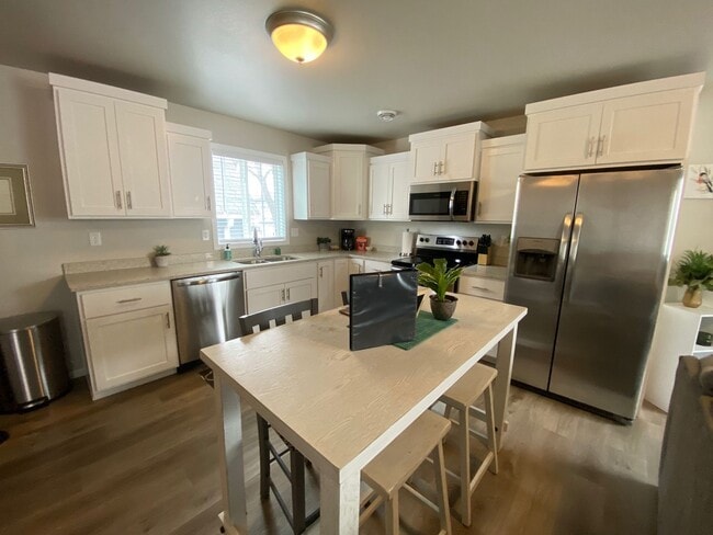 Photo - Modern 3 Bedroom 2 Bathroom Townhome