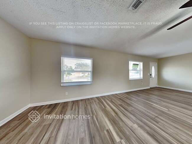 Photo - 320 Roosevelt Square