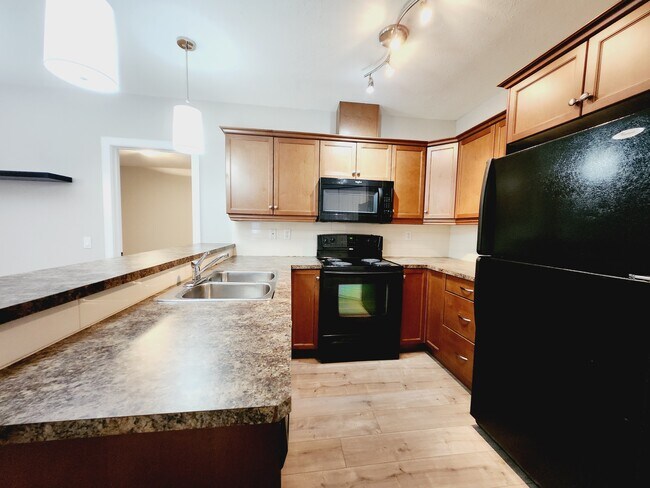 Photo - 2565 Hanna Crescent NW