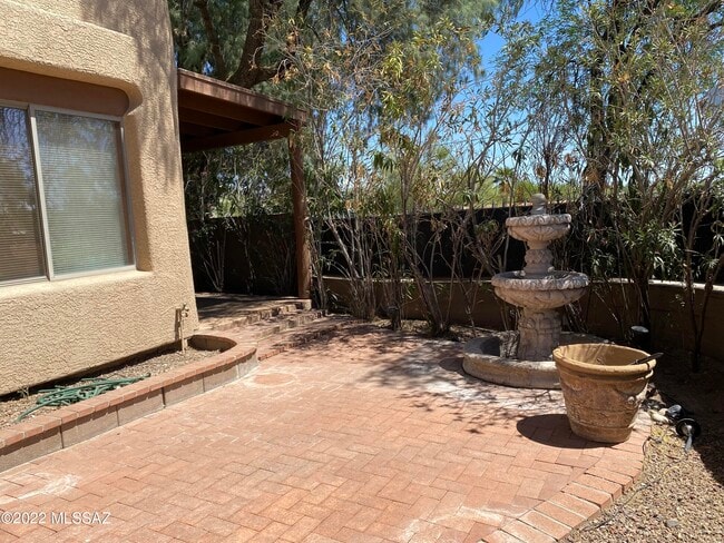 3602 N Crest Ranch Dr