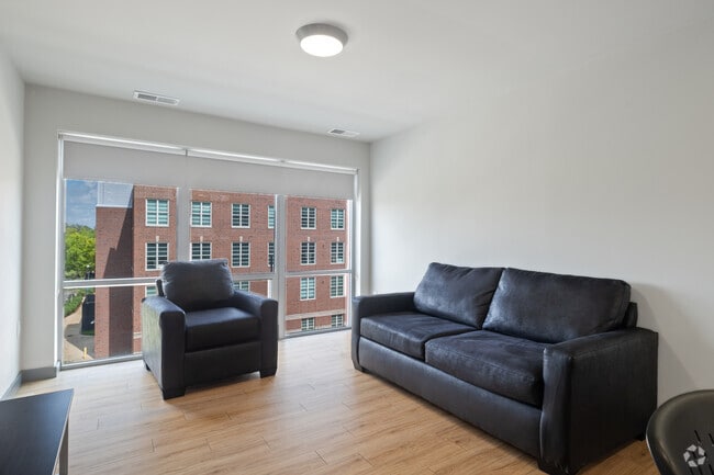 3BR, 2BA - 850SF - Living Room