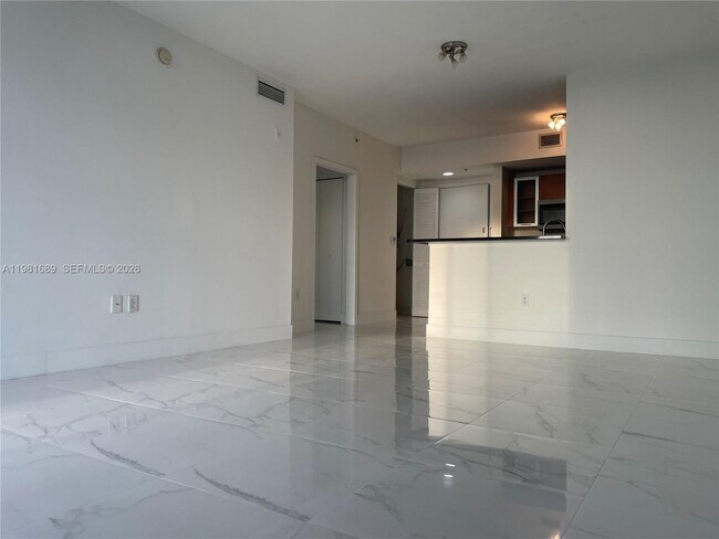 Building Photo - 2775 NE 187th St Unit 607