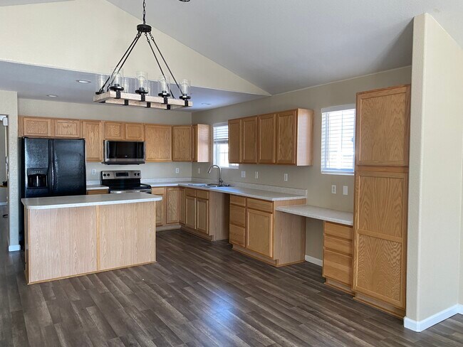 Photo - 16530 Race St