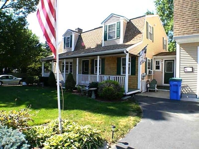 Building Photo - 65 Elm St Rental