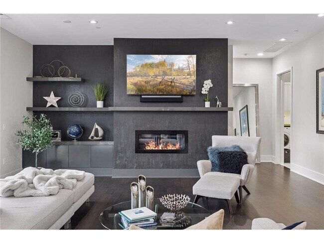 935 Lake St E Unit 202