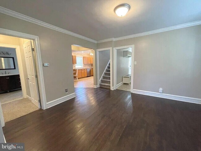 Photo - 2249 W Walnut St