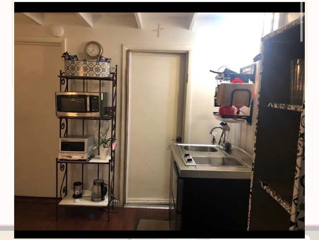Photo - 517 W 4th St Unit Cozy Cottage