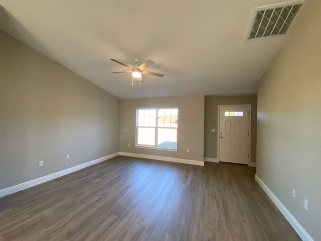 Photo - *** COMING SOON NOT AVAILABLE FOR SHOW UNIT MID APRIL....3/2/2 Silver Spring Shores **Won't Last***