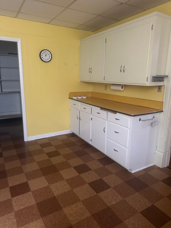 112 1/2 W Madison St Unit 112 1/2 W Madison Street