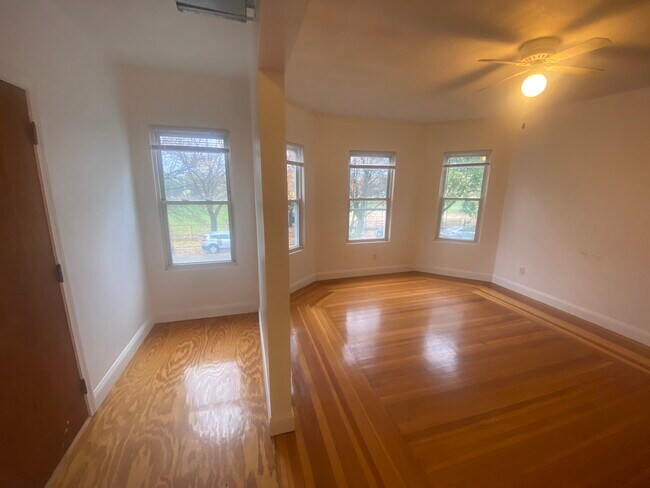 Building Photo - 86 Fellsway W Unit 3 Rental