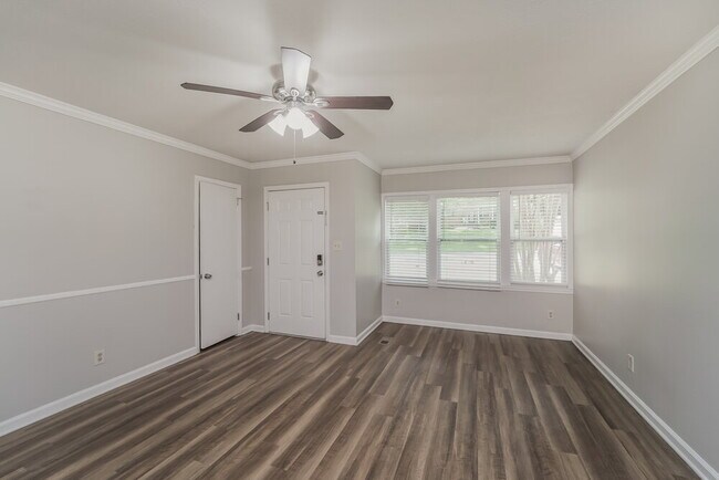 Photo - 2413 Dora Dr