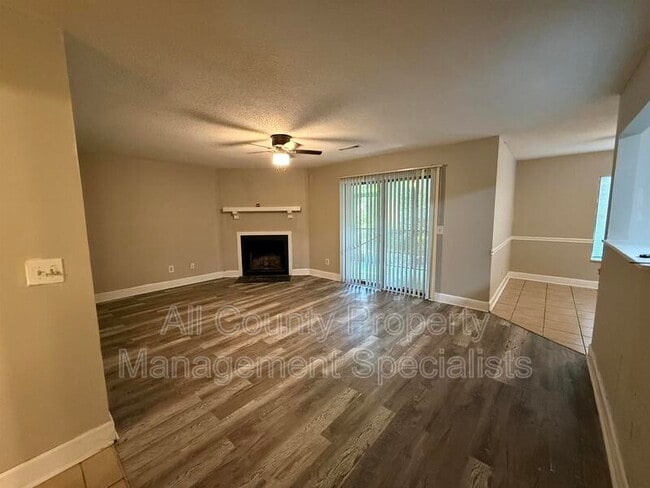 Photo - 1002 Creekside Wy