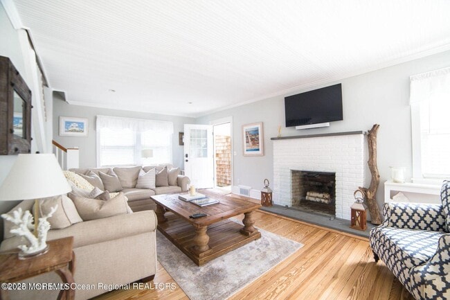 Photo - 413 Main Ave